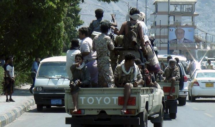 قوات موالية لهادي تعلن حظر التجول ليلا في عدن
